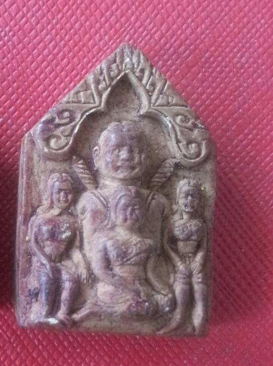 รูปขุนแผนสามสาวพิศวาส หลังกุมารดูดรก หลวงพ่อชื่น วัดตาอี บ้านกรวด บุรีรัมย์วัดตาอี สร้างปี 2545